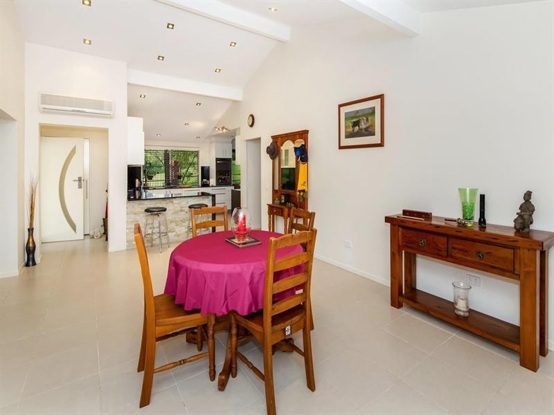 18 Wilmot Place, Helensvale QLD 4212