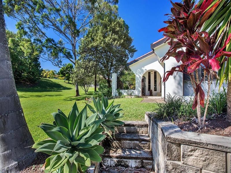 18 Wilmot Place, Helensvale QLD 4212