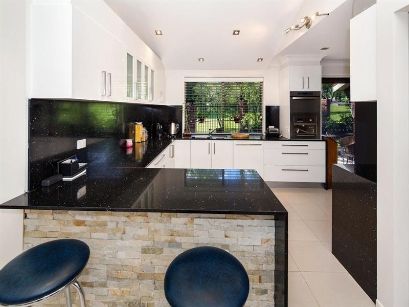 18 Wilmot Place, Helensvale QLD 4212