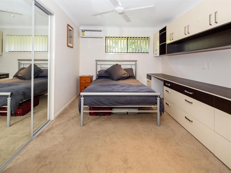 18 Wilmot Place, Helensvale QLD 4212