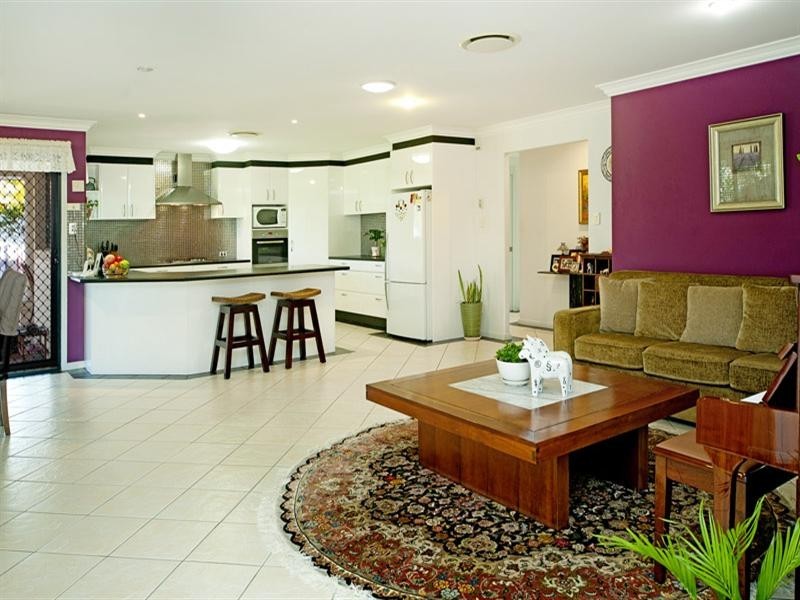 2 REDWOOD Place, Molendinar QLD 4214