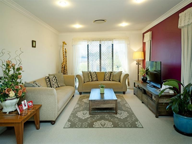 2 REDWOOD Place, Molendinar QLD 4214