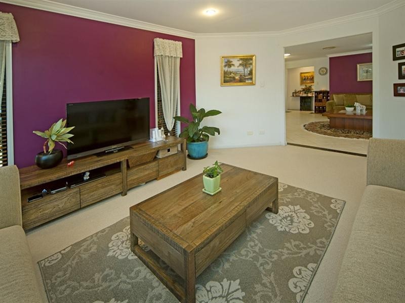 2 REDWOOD Place, Molendinar QLD 4214