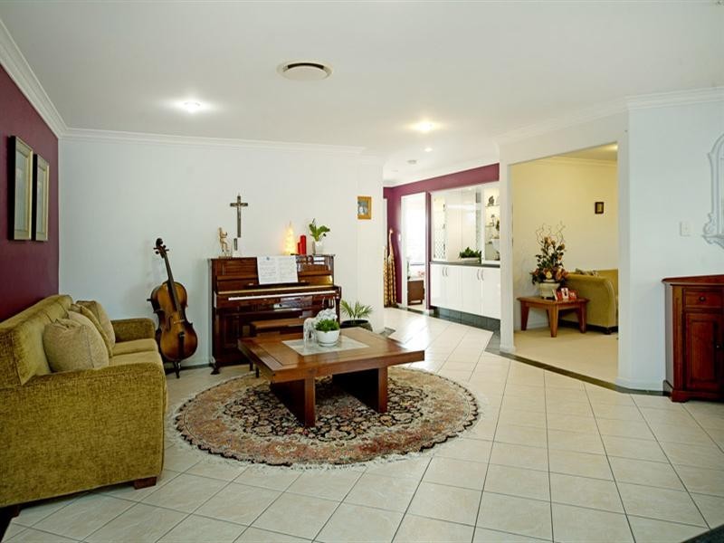 2 REDWOOD Place, Molendinar QLD 4214