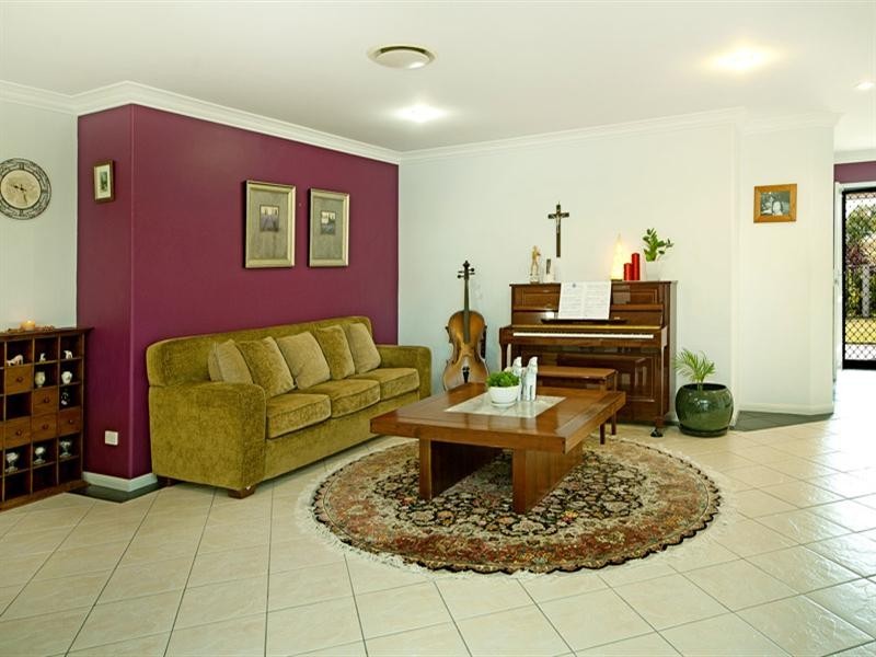 2 REDWOOD Place, Molendinar QLD 4214