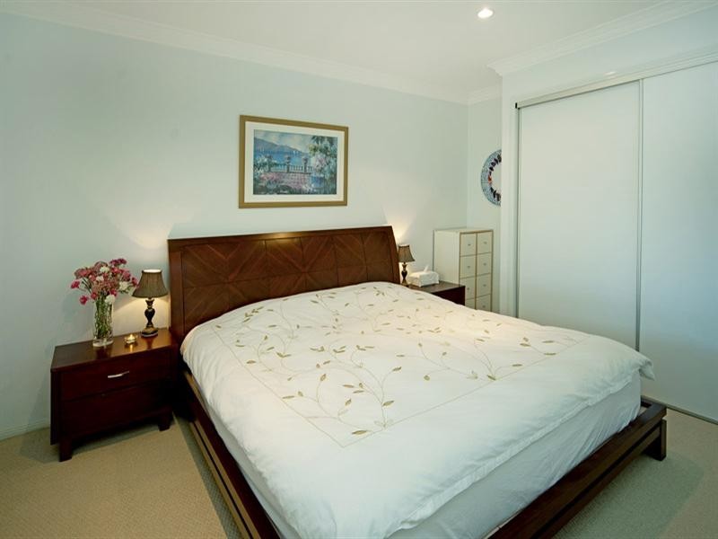 2 REDWOOD Place, Molendinar QLD 4214