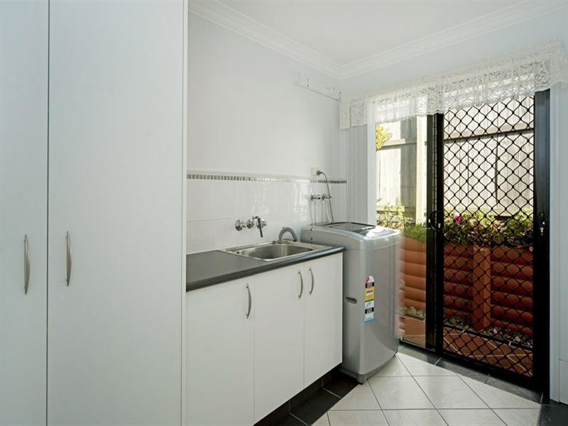 2 REDWOOD Place, Molendinar QLD 4214