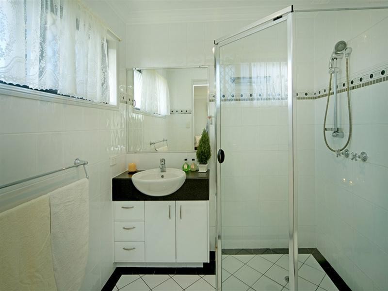 2 REDWOOD Place, Molendinar QLD 4214