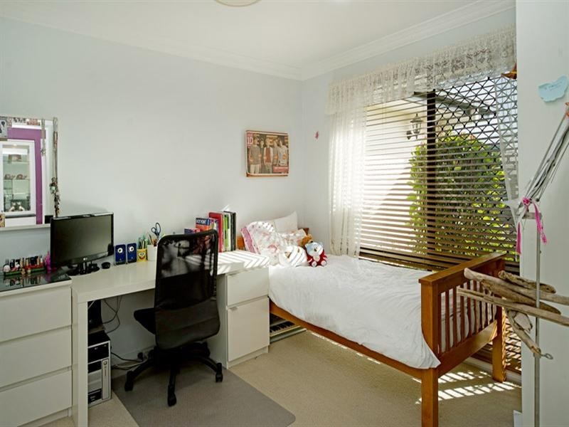 2 REDWOOD Place, Molendinar QLD 4214