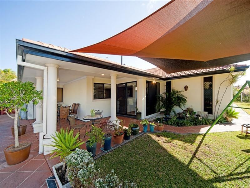 2 REDWOOD Place, Molendinar QLD 4214