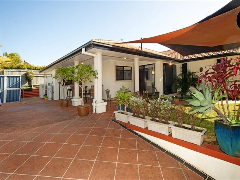 2 REDWOOD Place, Molendinar QLD 4214