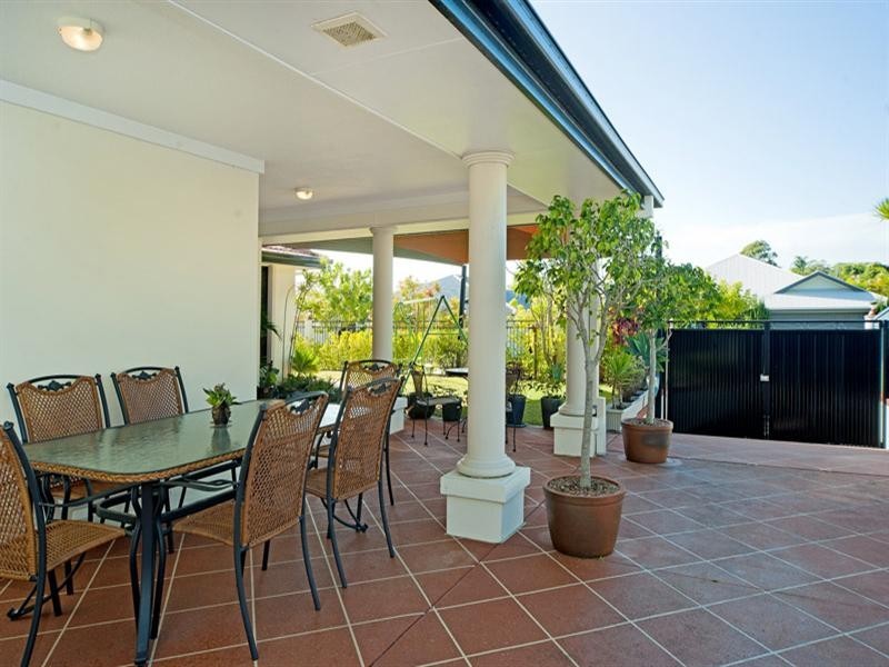 2 REDWOOD Place, Molendinar QLD 4214