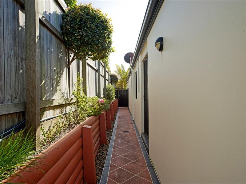 2 REDWOOD Place, Molendinar QLD 4214