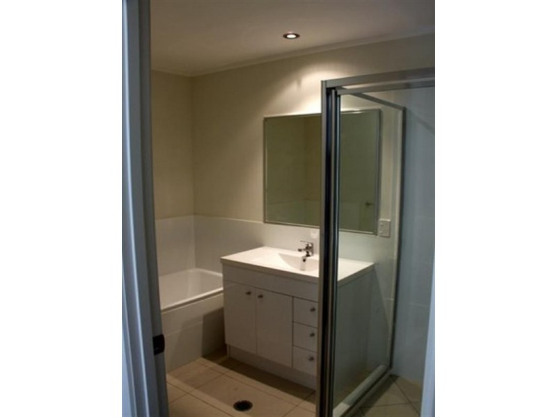 1/1 Eurella Street, Pacific Pines QLD 4211