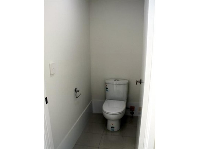 1/1 Eurella Street, Pacific Pines QLD 4211