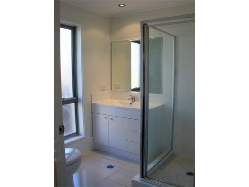 1/1 Eurella Street, Pacific Pines QLD 4211