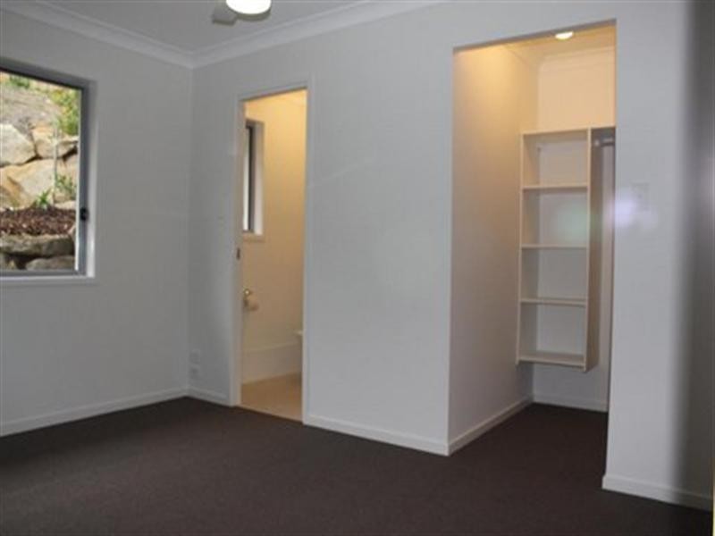 2/30 Aldgate Crescent, Pacific Pines QLD 4211
