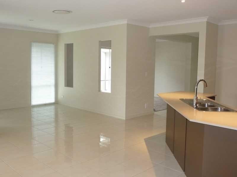 27 Rhodium Crescent, Hope Island QLD 4212