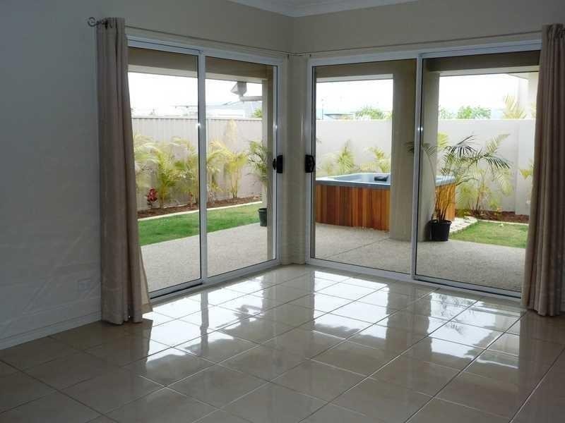 27 Rhodium Crescent, Hope Island QLD 4212