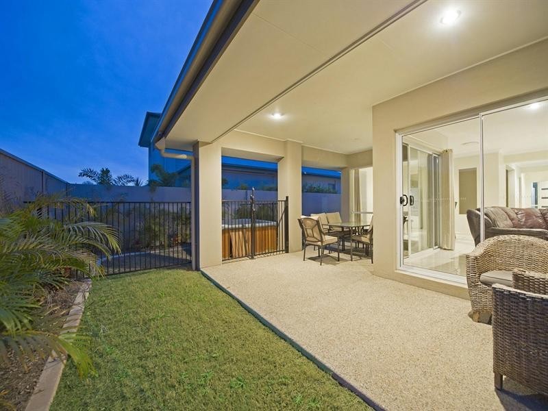 24 Iridium Crescent, Hope Island QLD 4212