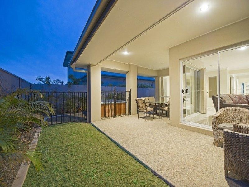 24 Iridium Crescent, Hope Island QLD 4212
