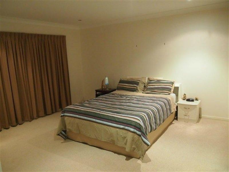 1 Ontario Court, Oxenford QLD 4210