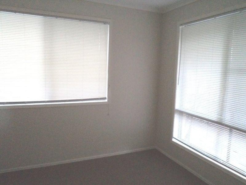 8 Armidale Crescent, Helensvale QLD 4212
