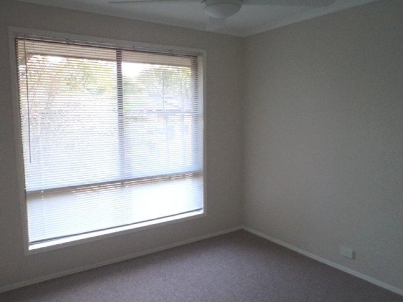 8 Armidale Crescent, Helensvale QLD 4212