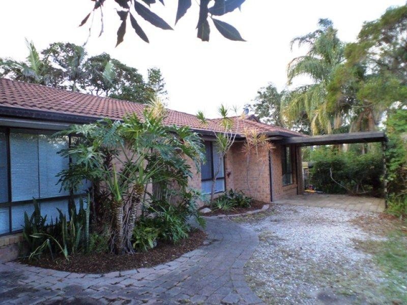 8 Armidale Crescent, Helensvale QLD 4212