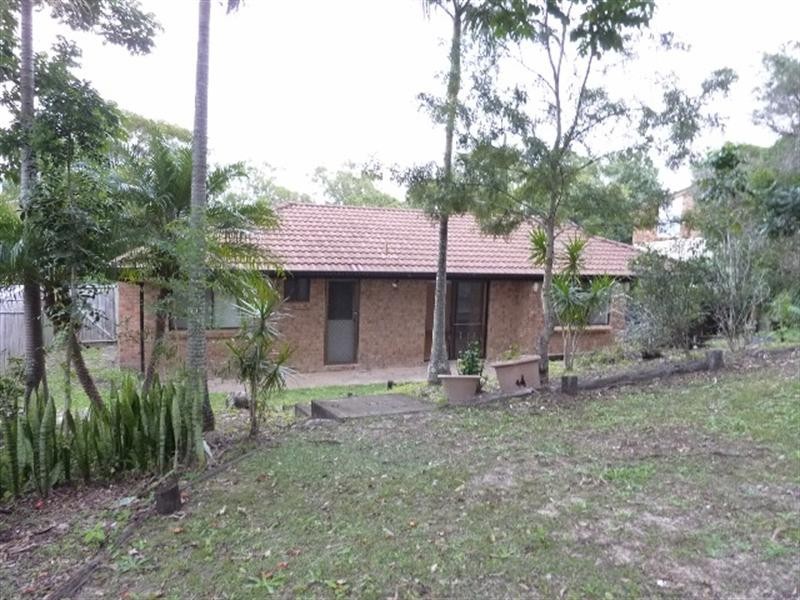 8 Armidale Crescent, Helensvale QLD 4212