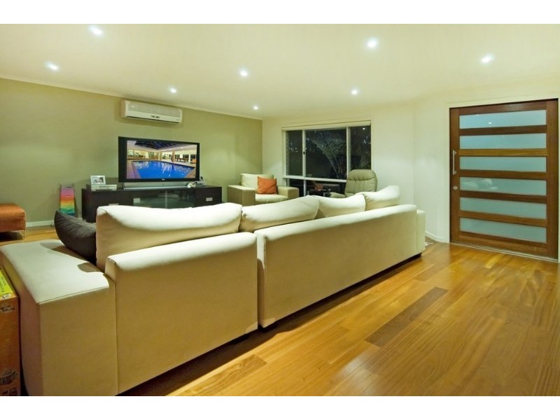 13 Warrego Way, Helensvale QLD 4212