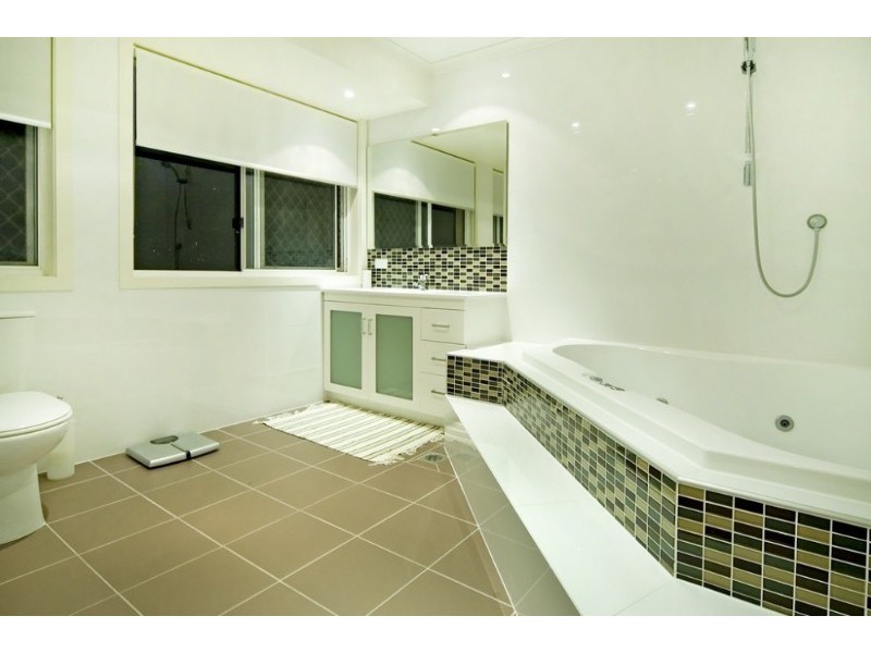 13 Warrego Way, Helensvale QLD 4212