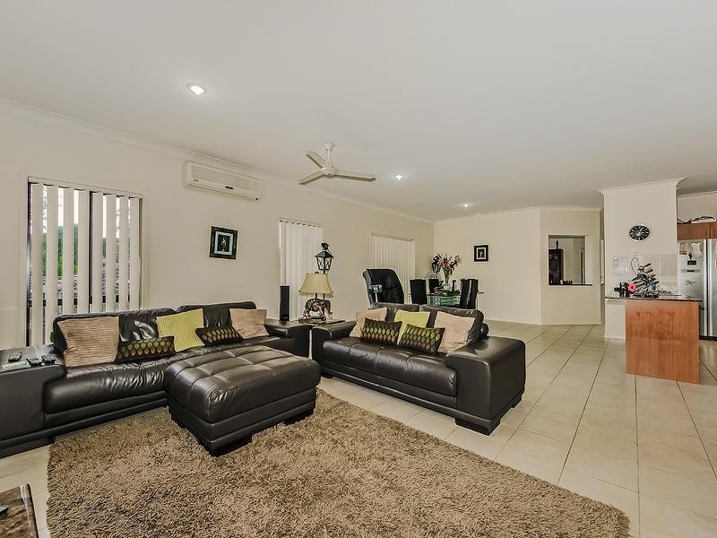 17 Lambert Drive, Maudsland QLD 4210