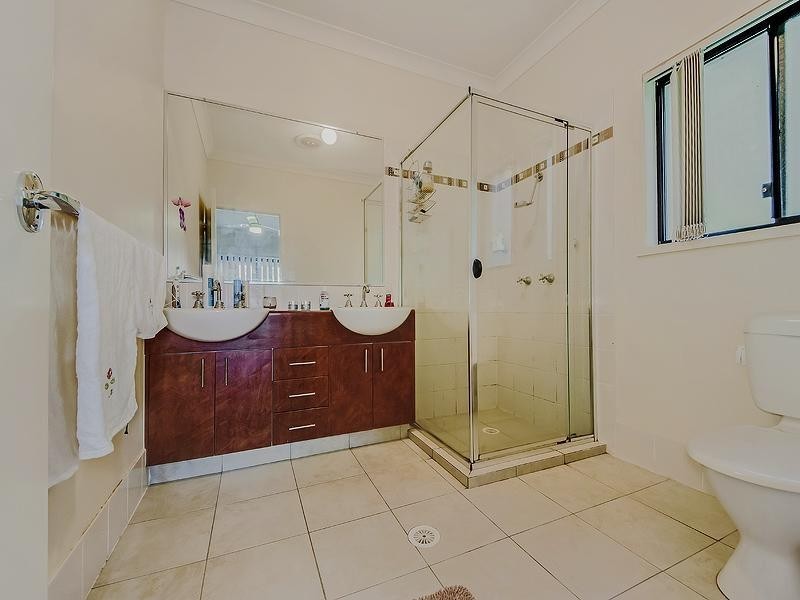 17 Lambert Drive, Maudsland QLD 4210