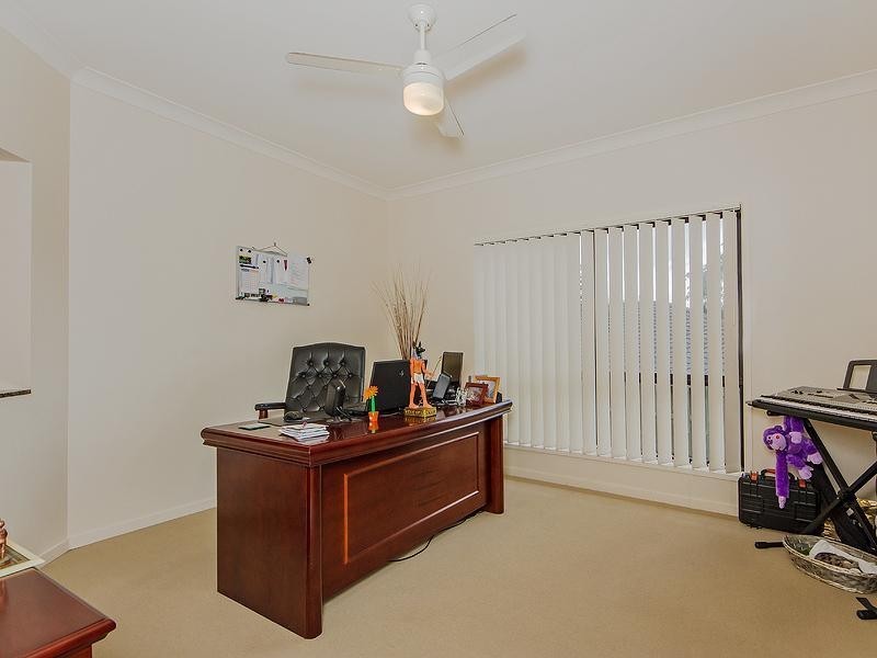 17 Lambert Drive, Maudsland QLD 4210