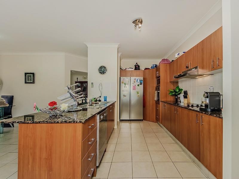 17 Lambert Drive, Maudsland QLD 4210