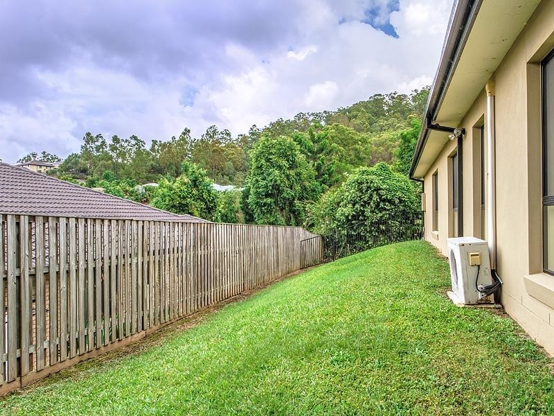 17 Lambert Drive, Maudsland QLD 4210