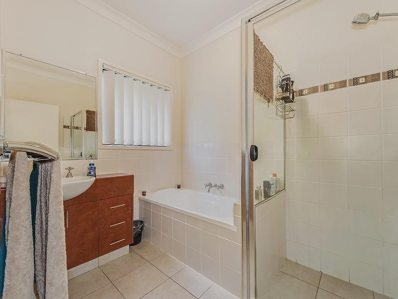 17 Lambert Drive, Maudsland QLD 4210