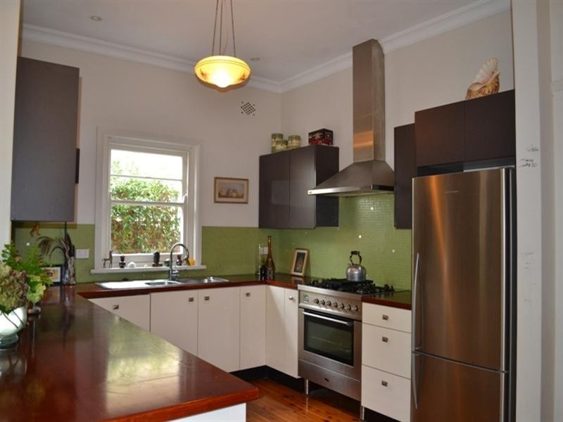 27 Rowland Avenue, Wollongong NSW 2500