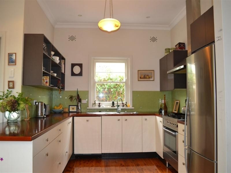 27 Rowland Avenue, Wollongong NSW 2500