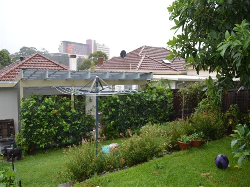 27 Rowland Avenue, Wollongong NSW 2500