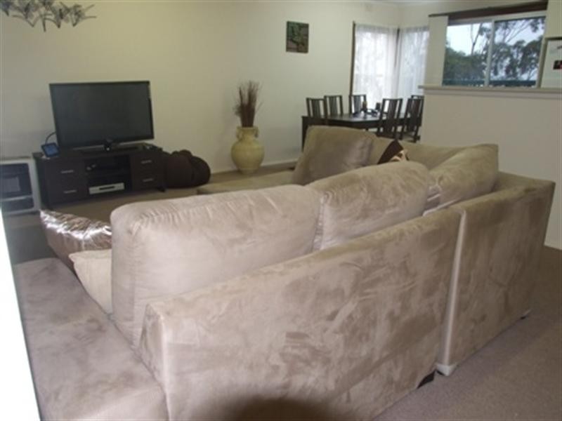 35 Hassan Street, Lake Heights NSW 2502