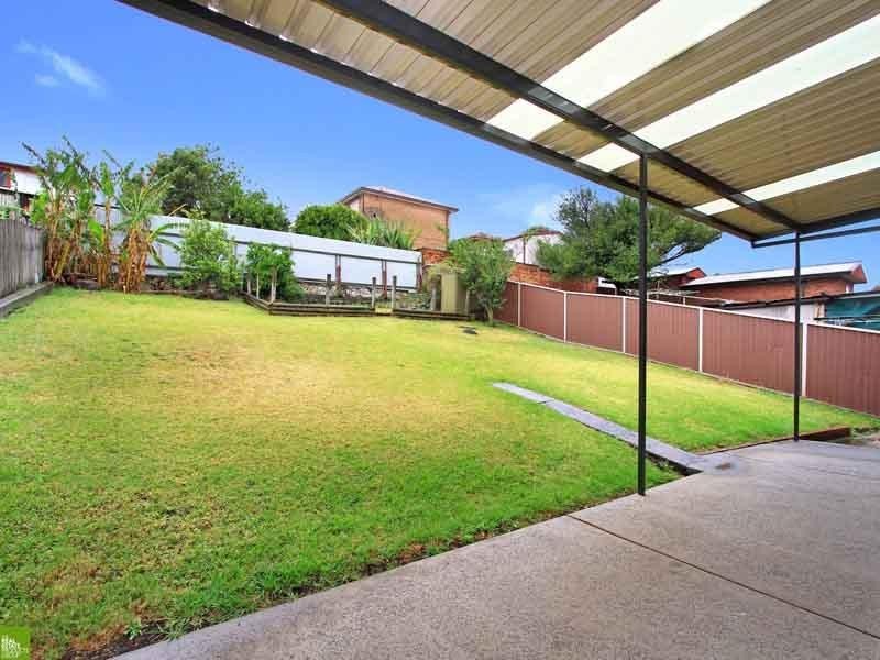 7 Mirrabooka Road, Lake Heights NSW 2502