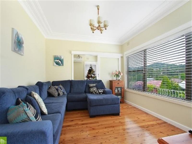 21 Bimbadeen Avenue, West Wollongong NSW 2500