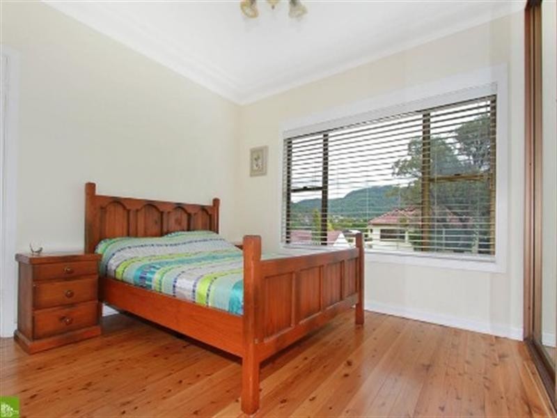 21 Bimbadeen Avenue, West Wollongong NSW 2500