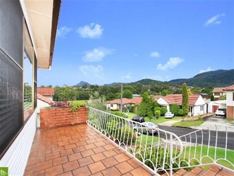 21 Bimbadeen Avenue, West Wollongong NSW 2500