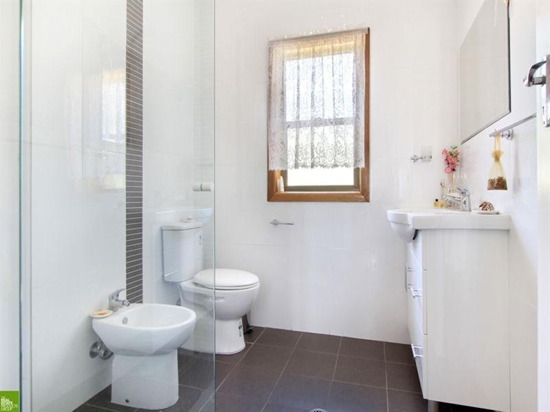 94 Barina Avenue, Lake Heights NSW 2502