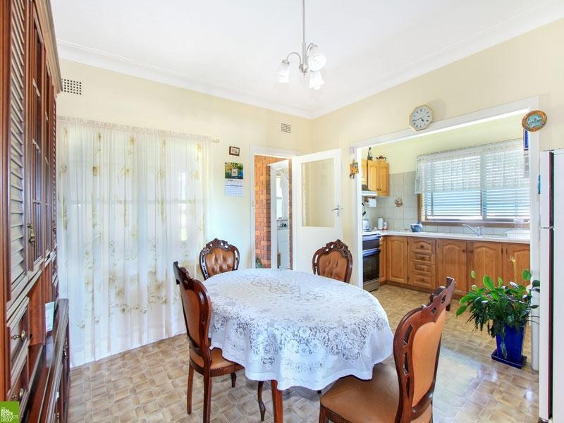 94 Barina Avenue, Lake Heights NSW 2502