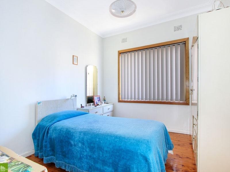 94 Barina Avenue, Lake Heights NSW 2502