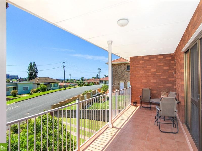 94 Barina Avenue, Lake Heights NSW 2502